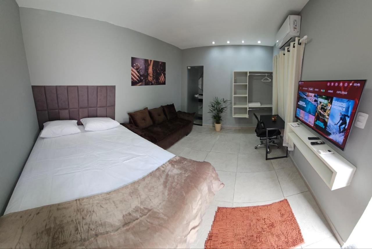 Estúdio privativo com piscina a 1 km do centro - B&B Feira de Santana