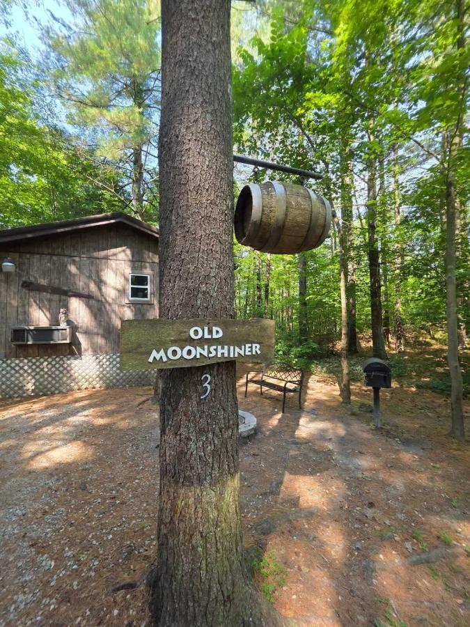The Old Moonshiners at Avenwood Cabins - B&B New Straitsville