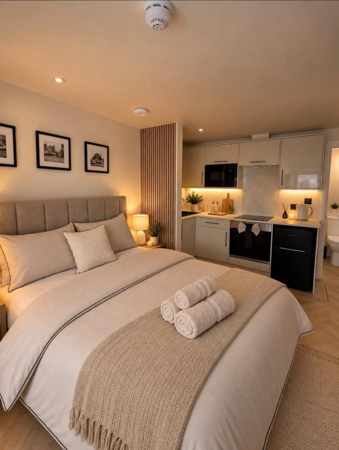 Luxury Garden Studio Perfect for Work & Stays - Ferienwohnung Kent