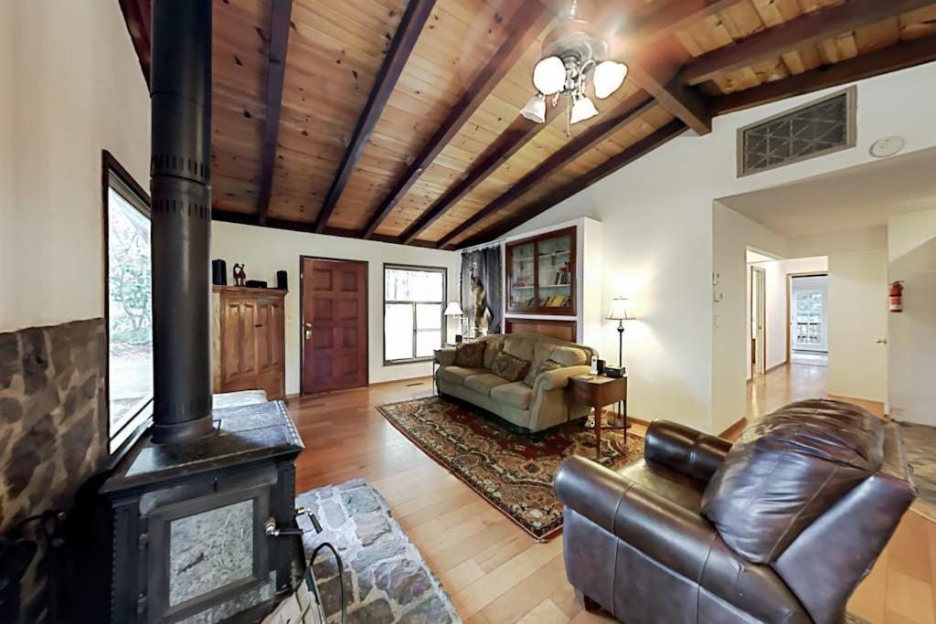 Wagging Woods - Bed and Breakfast Cazadero
