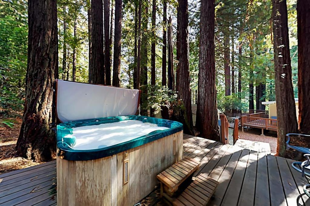 Wagging Woods - Bed and Breakfast Cazadero