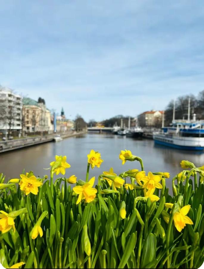 Lovely two-room condo with balcony near bus- and railwaystation - B&B Turku