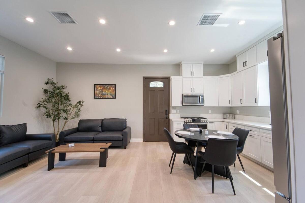 Modern 2BR and 2BA Guest House in Granada Hills - Chambres d'hôtes Granite Hills