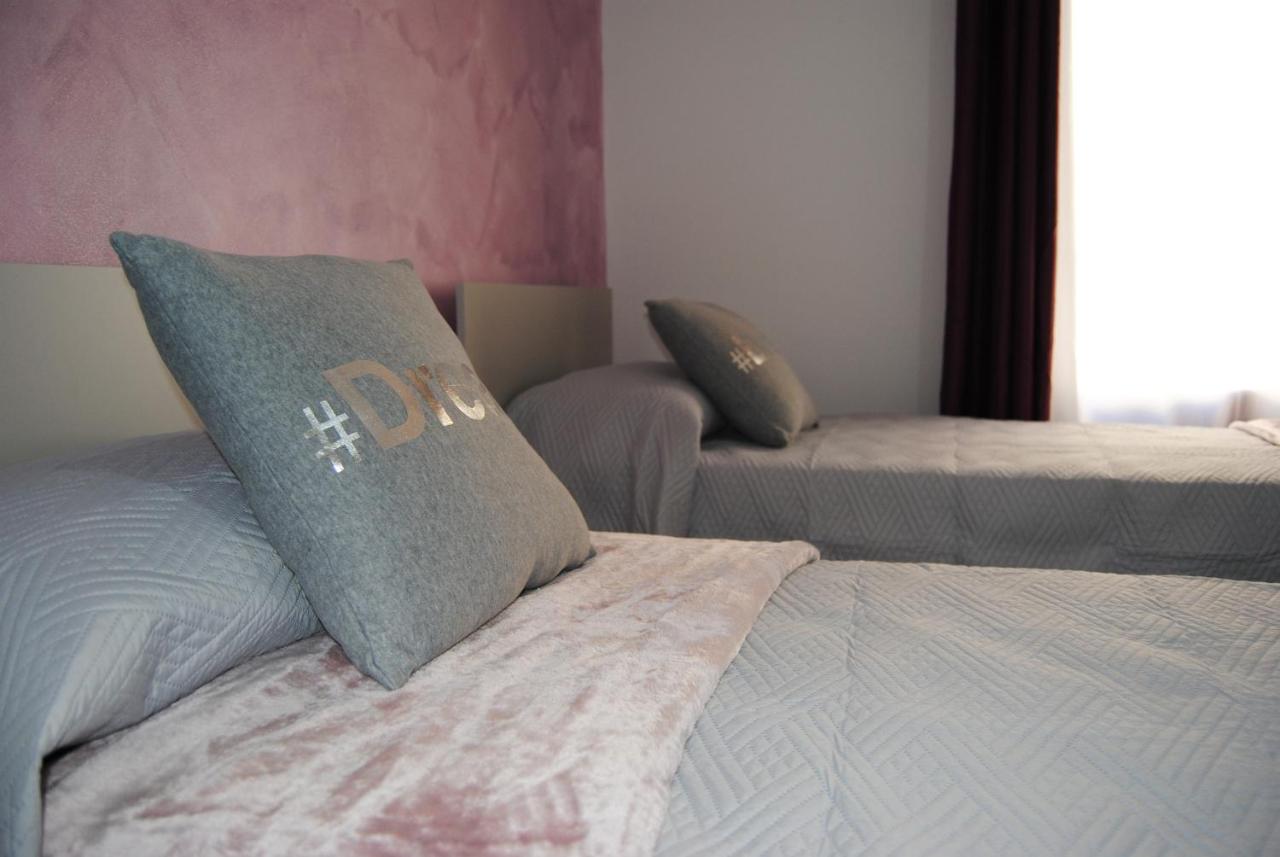 Camera Matrimoniale/Doppia con Letti Singoli con Bagno Privato