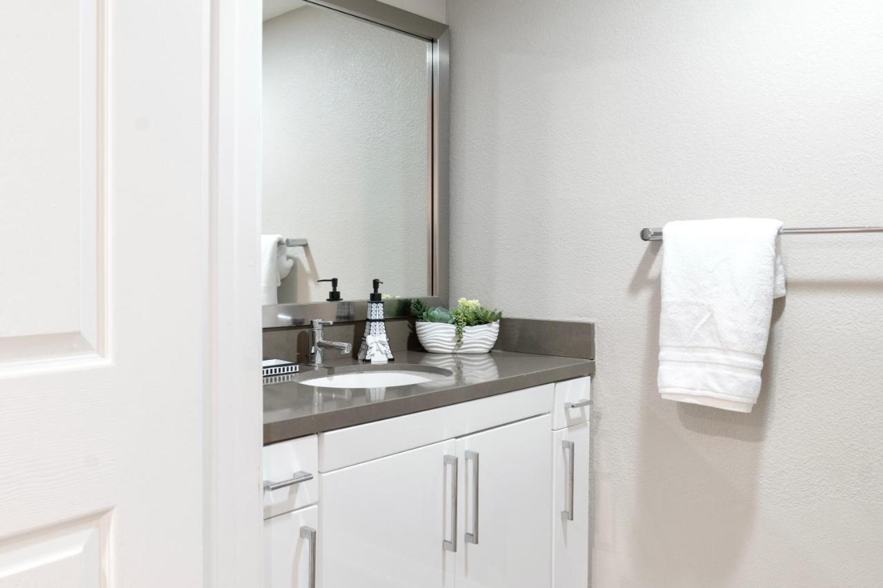 Modern 2 bd apartment in SM - Ferienwohnung Los Angeles
