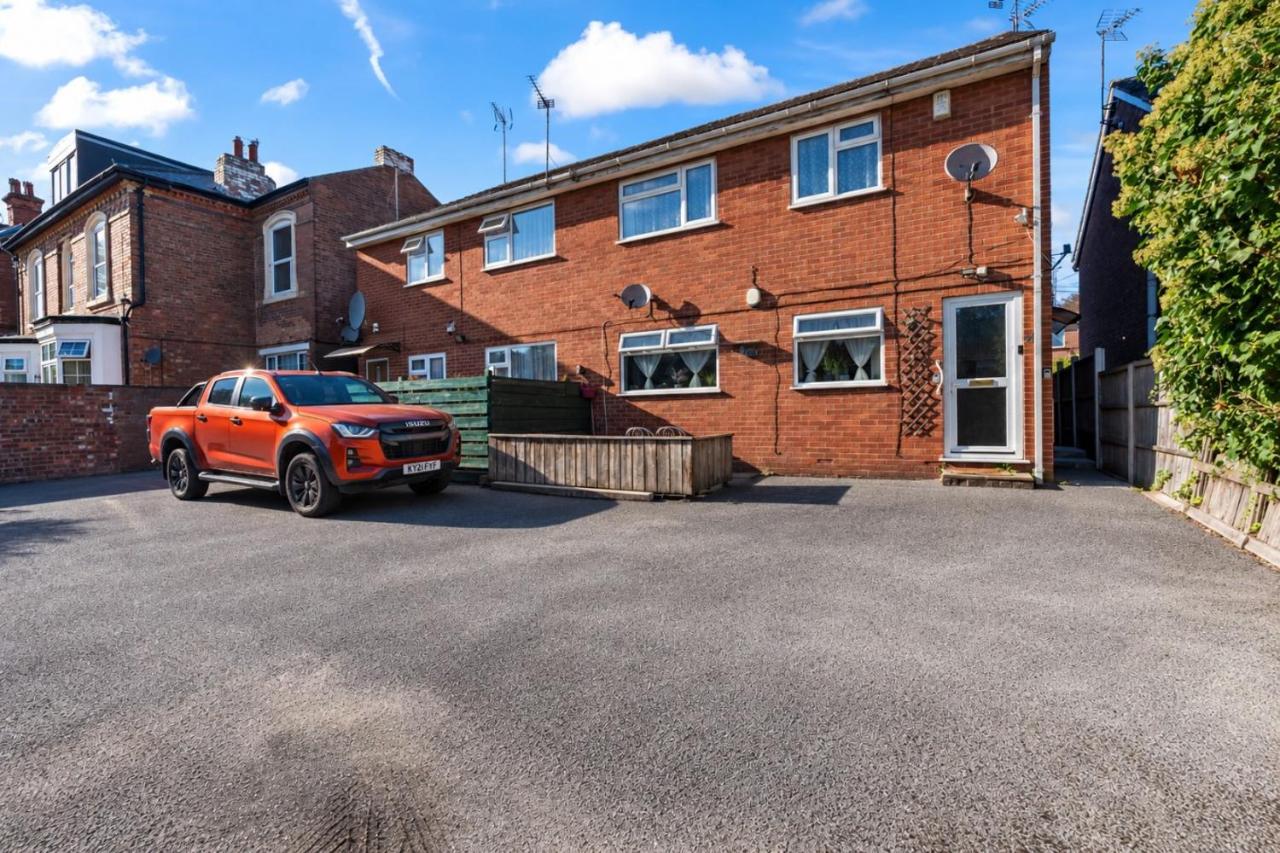 Stylish Apartment I Excellent Location I Free Parking I SuperFast WiFi I Smart TVs I Self-Check-In I By Yoko Property - Bed and Breakfast Nottingham