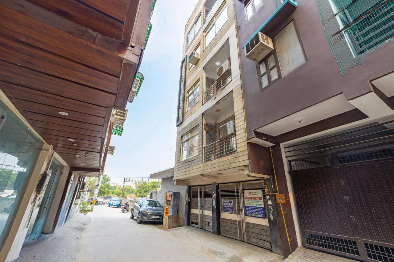The Luxe Stay Expressway Studio - Near Yashobhoomi with Balcony - B&B Nuova Delhi