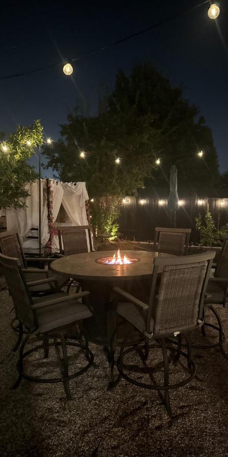 Cozy Modern Suite Outdoor Lounge Access - B&B Manteca