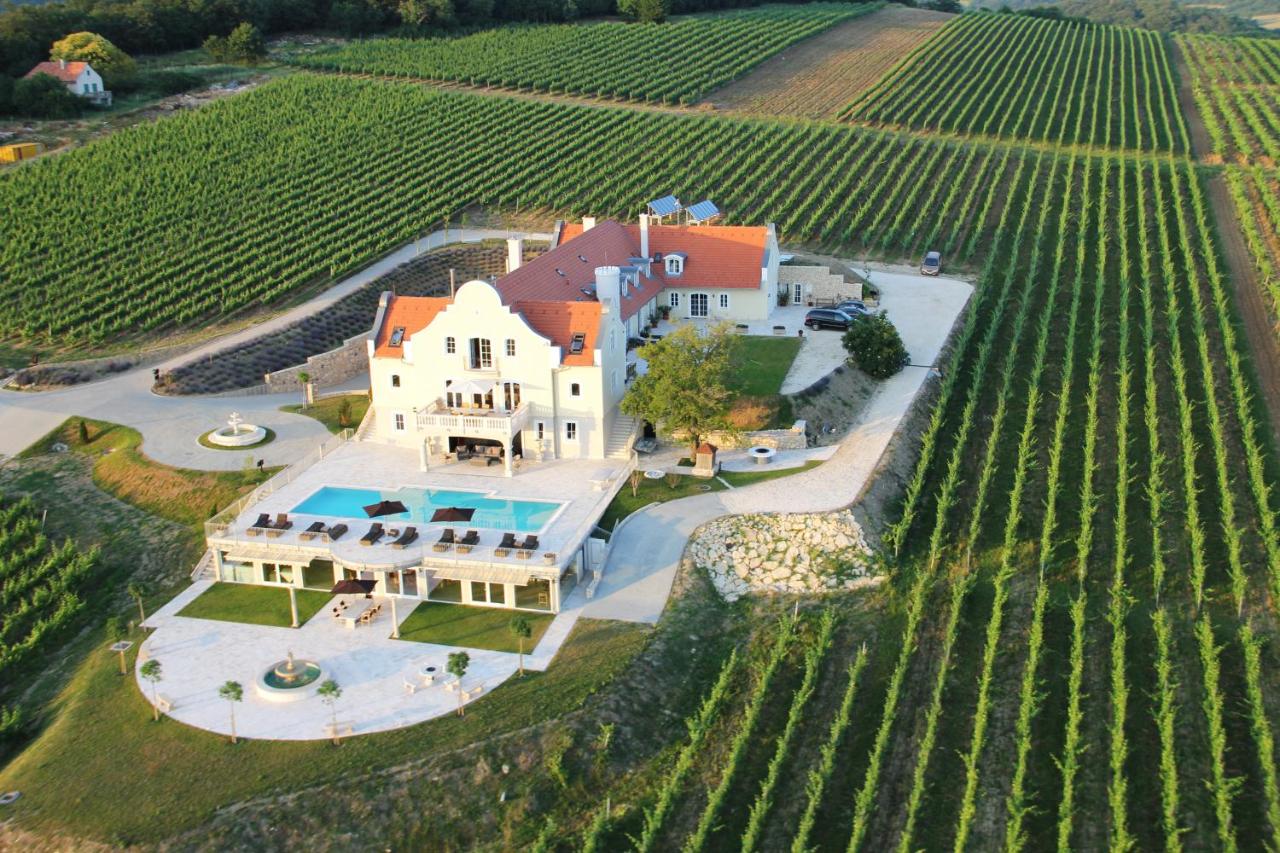Liszkay Borkúria - B&B