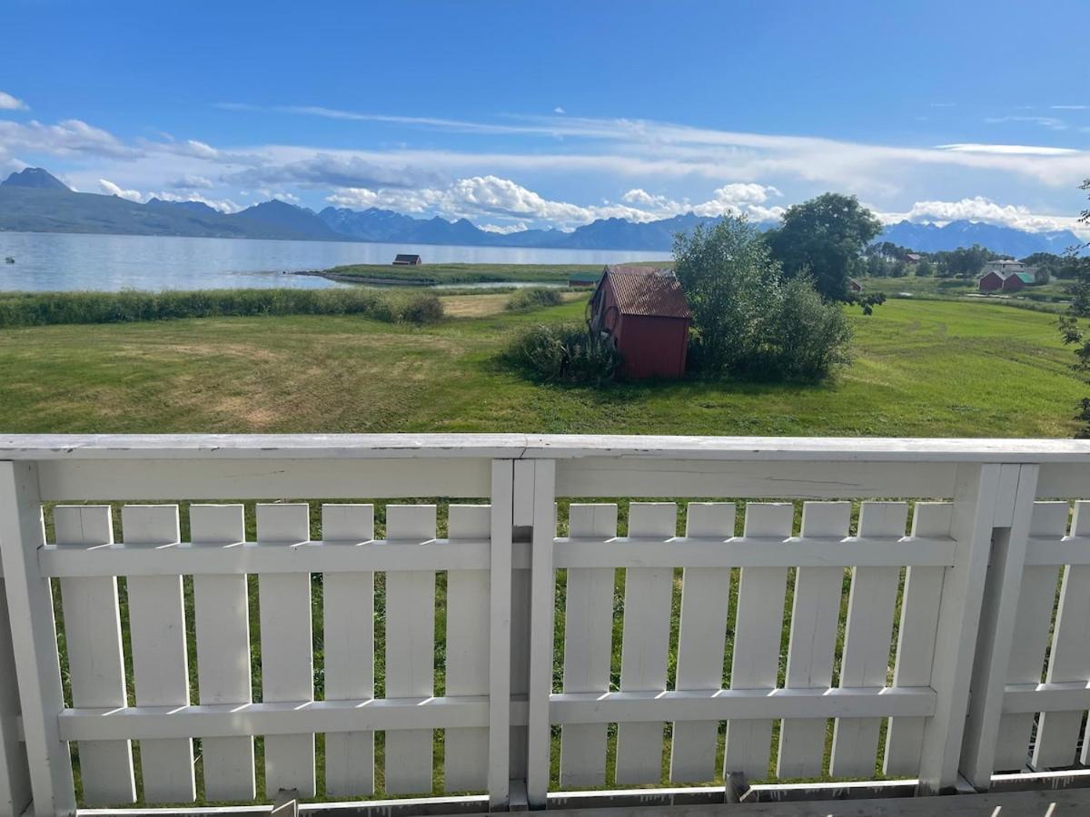 Loftsleilighet med balkong og fin utsikt - Ferienwohnung Grytting