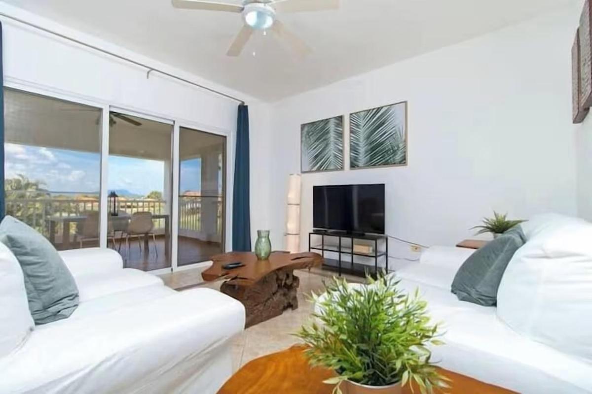 Island Breeze - Luxury 2BR Condo with Pool-View - Chambres d'hôtes Sosúa