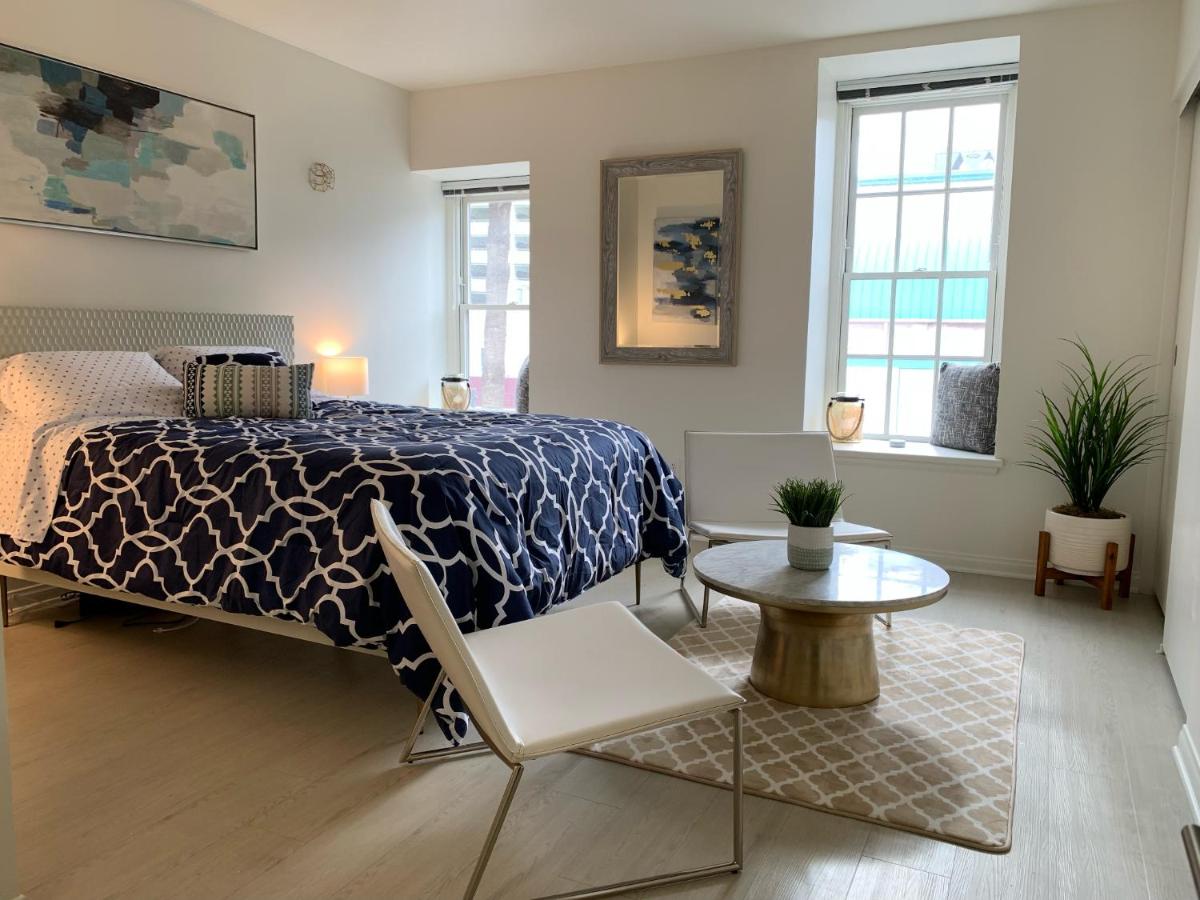 Promenade Studio With Free Parking - Chambres d'hôtes Los Angeles