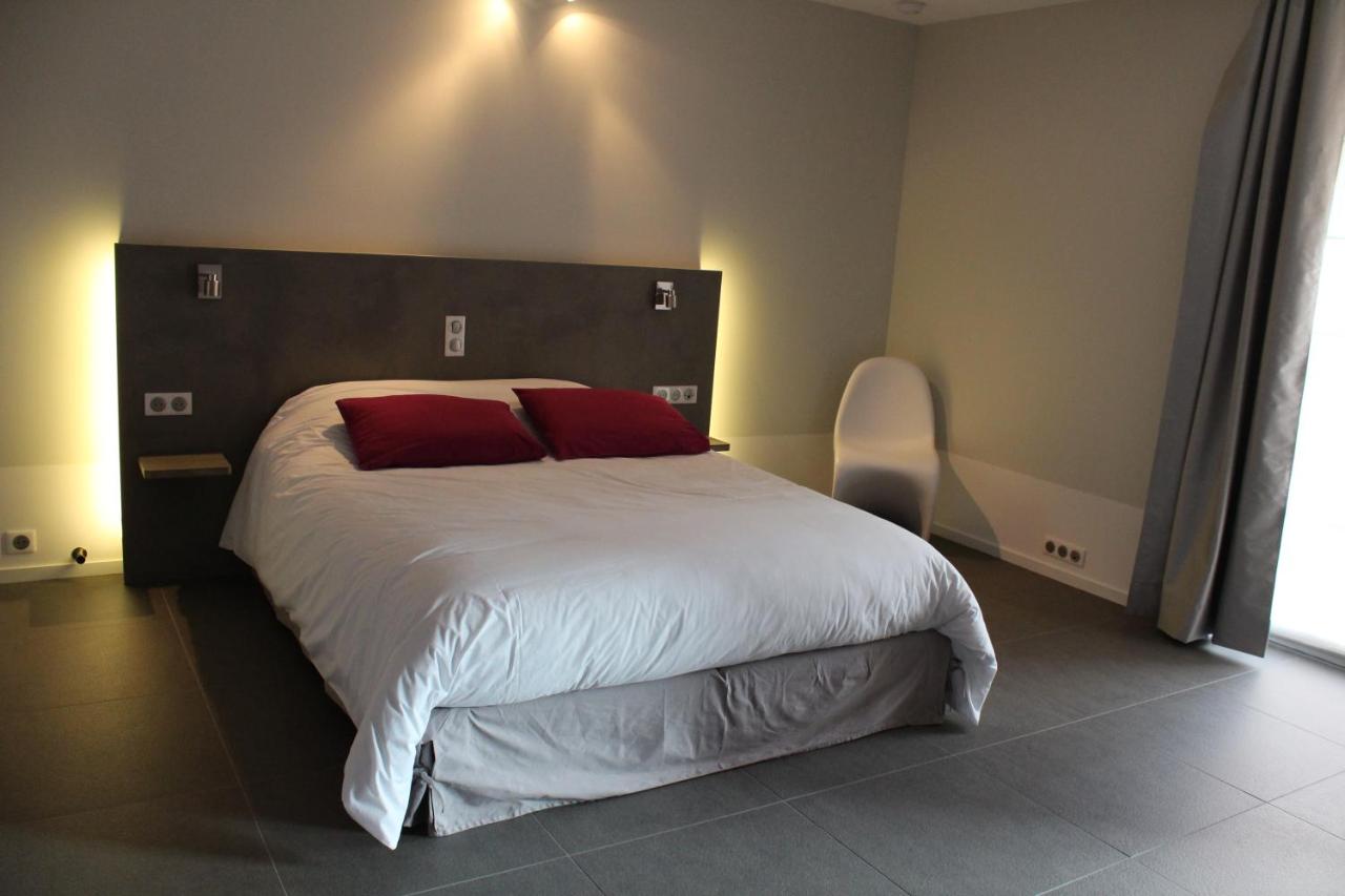 King Room with Roll-In Shower - Disability Access