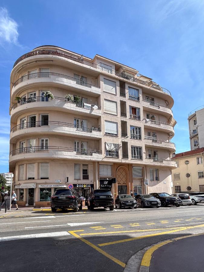 From Hollywood to Bollywood 2 Bedrooms 2 Bathrooms - 1 min from Croisette&Beach, 12 Min from the Palais - B&B Cannes