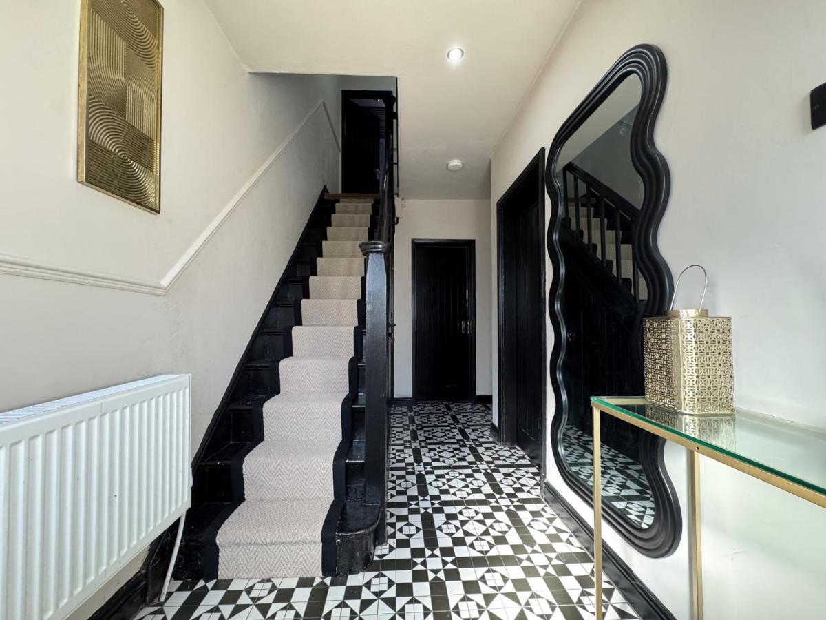BreckonHill House 4BR Entire Home - Bed and Breakfast Middlesbrough