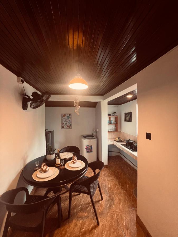 Crystal Villa - B&B Batigama