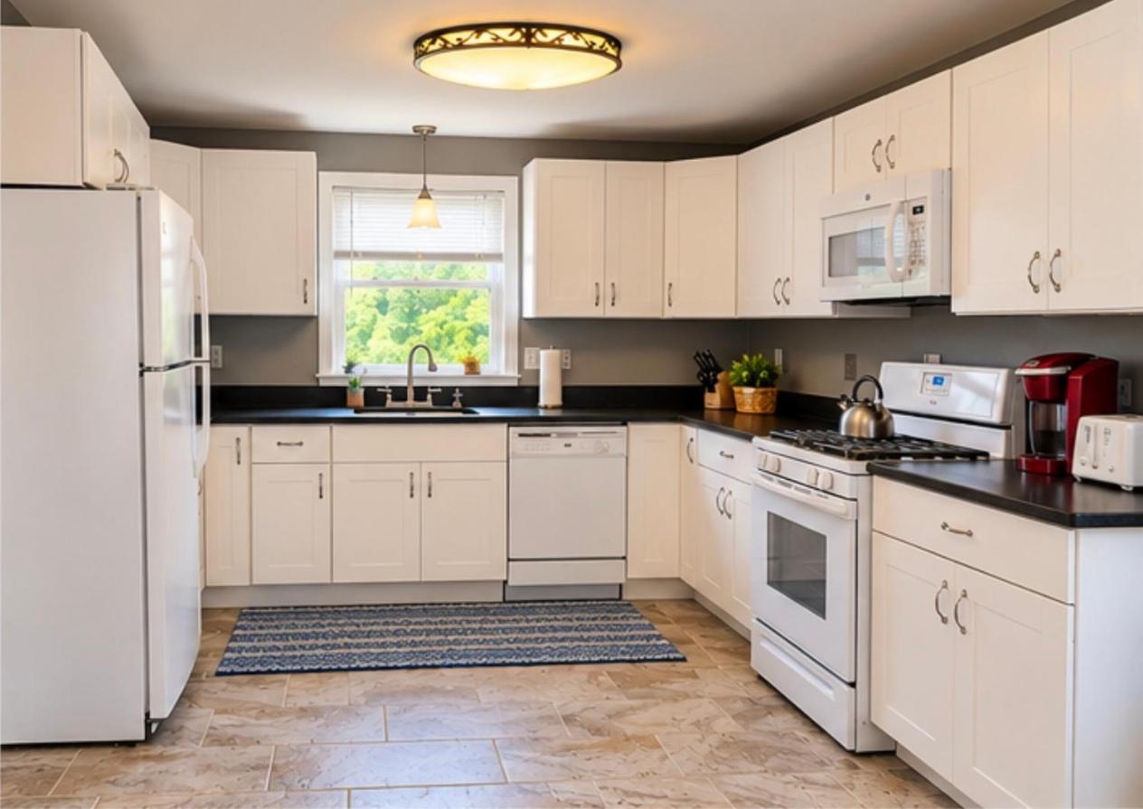 The Blue Parrot at Hampton Beach - Bed and Breakfast Hampton