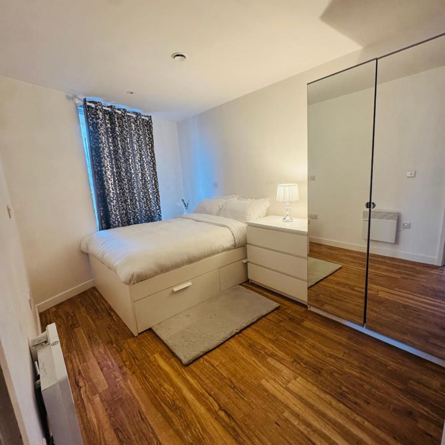 Luxury 2 Bedroom Flat Near MediaCity & City Centre - Ferienwohnung Manchester
