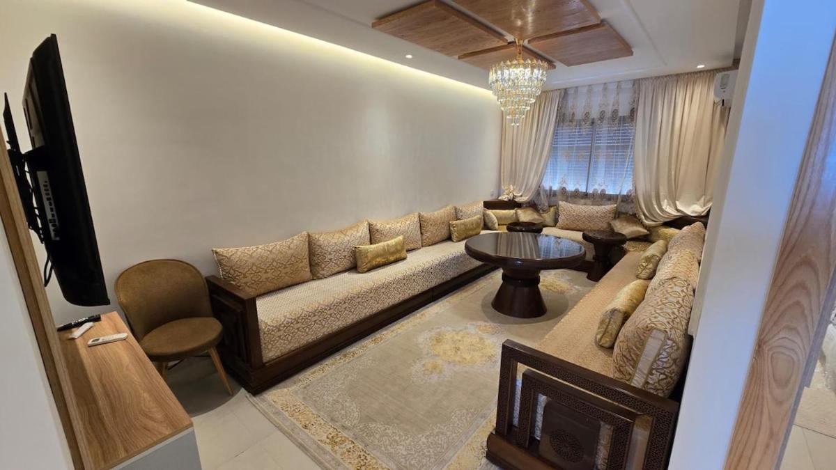 appt luxueuse 2 chambres et salon face à Asswak assalam - B&B Kenitra