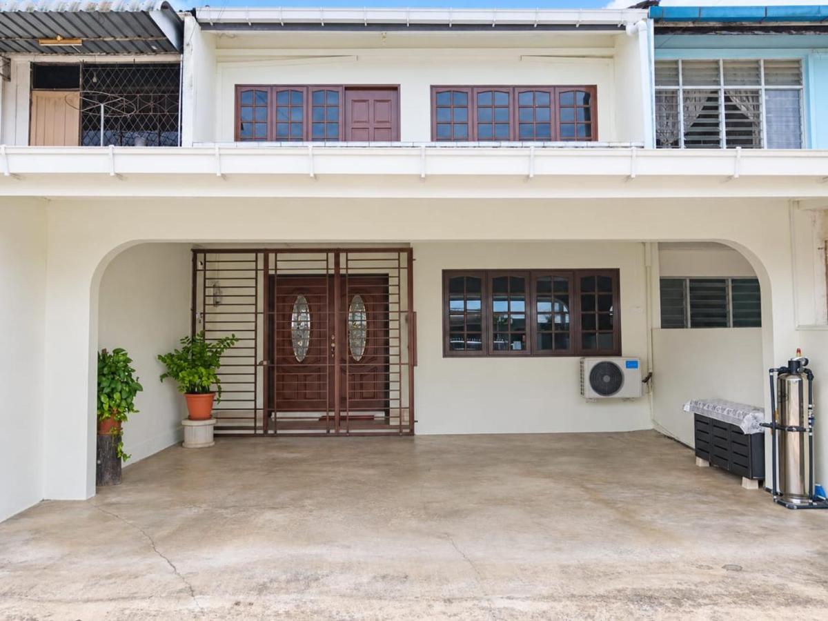 Kuching Homestay Double Storey - Bed and Breakfast Kuching