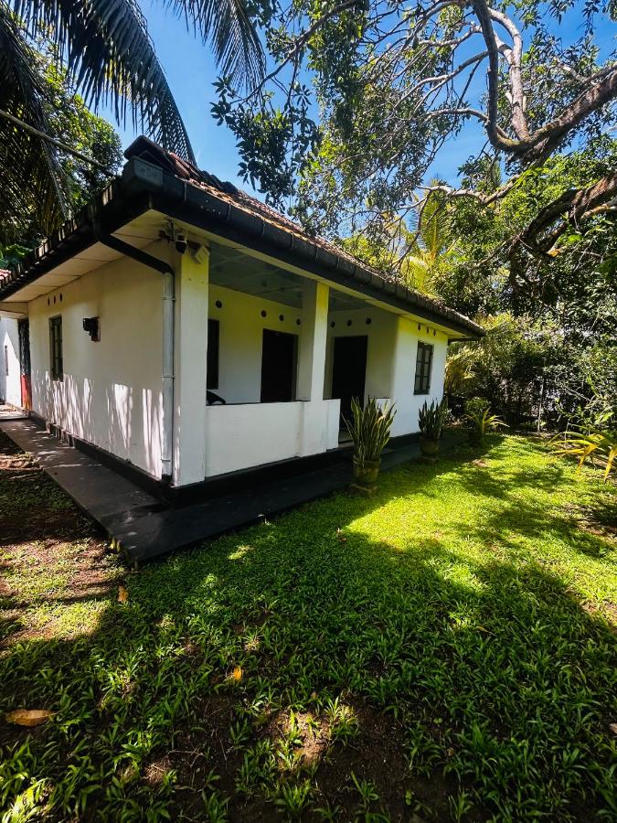 WEERA VILLA - Ferienwohnung Unawatuna