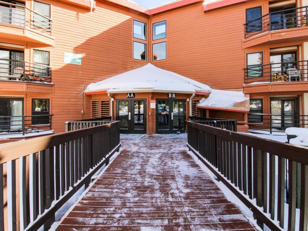 Buffalo Village Condo & Treetop Hideaway - B&B