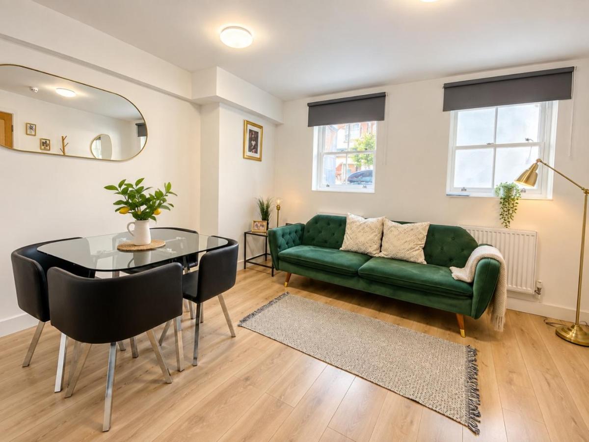 Modern Elegant Garden Apartment near Tufnell Park Station - Quick Links to Central London - B&B London