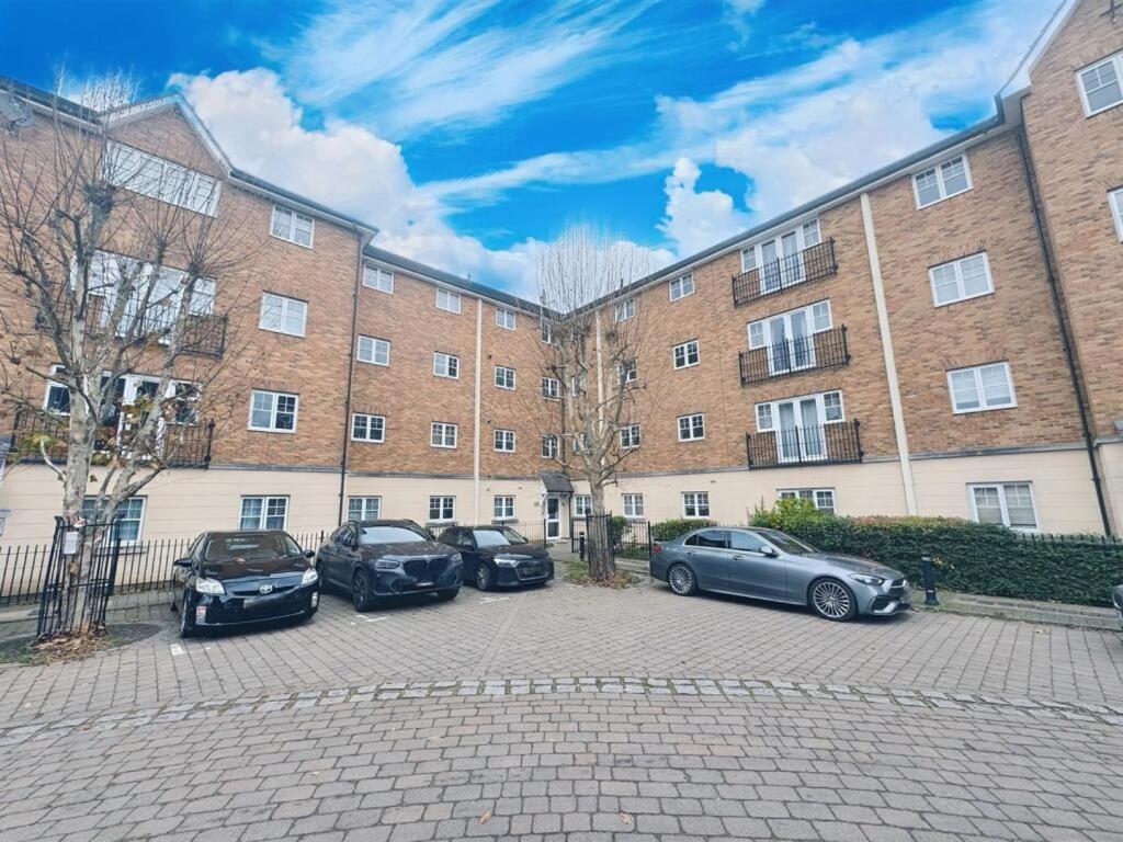 Apartment in Purfleet, close to RSPB reserve - Ferienwohnung Burghfield