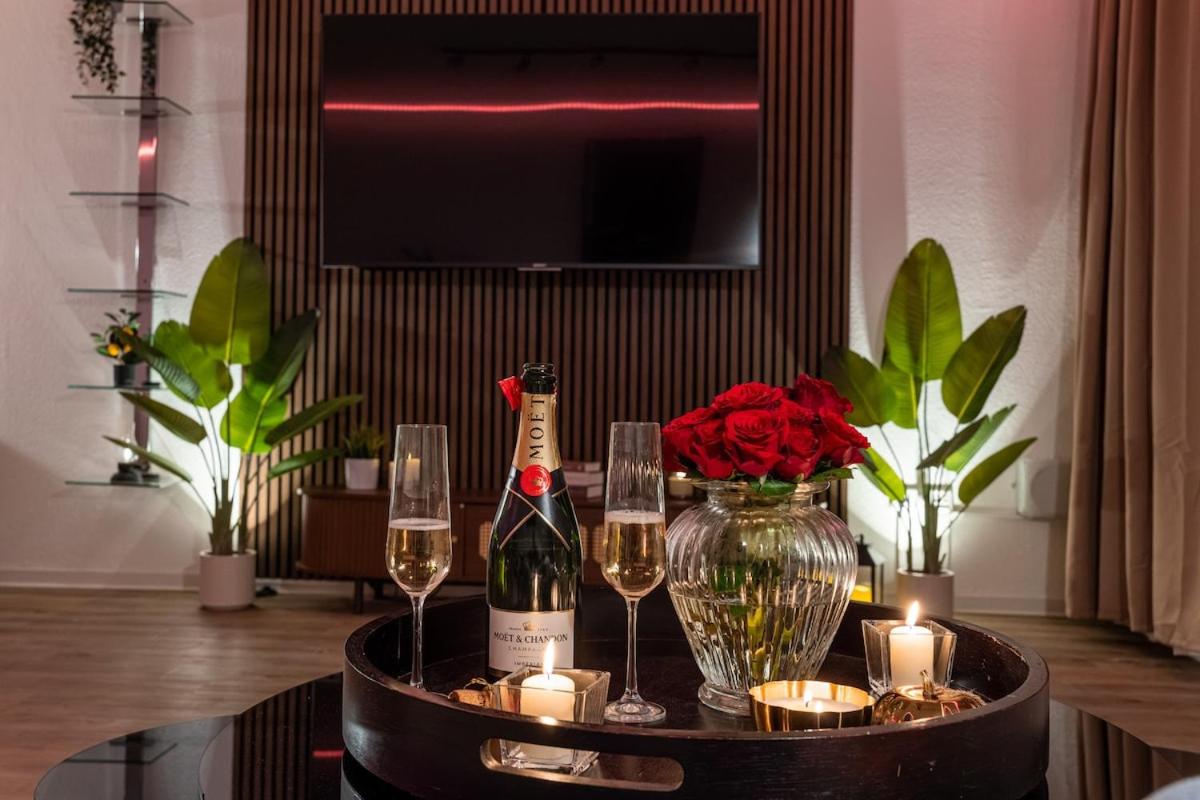 Business & Auszeit bei Düsseldorf l Pool l Sauna - Chambres d'hôtes Neuss