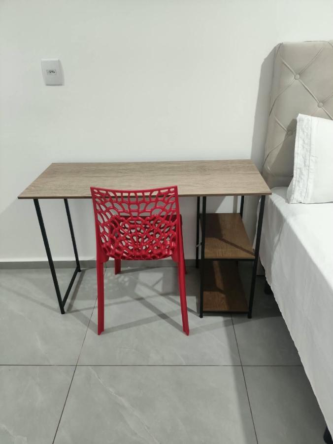 Estúdio com cozinha, duas camas e banheiro em Foz do Iguaçu - B&B Foz do Iguaçu