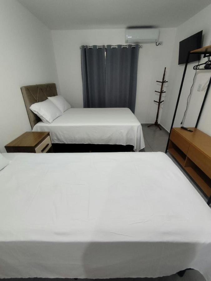 Estúdio com cozinha, duas camas e banheiro em Foz do Iguaçu - B&B Foz do Iguaçu