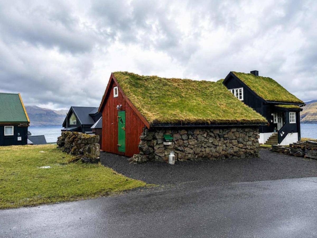 Traditional Cabin with Sea View - Chambres d'hôtes Stykkið