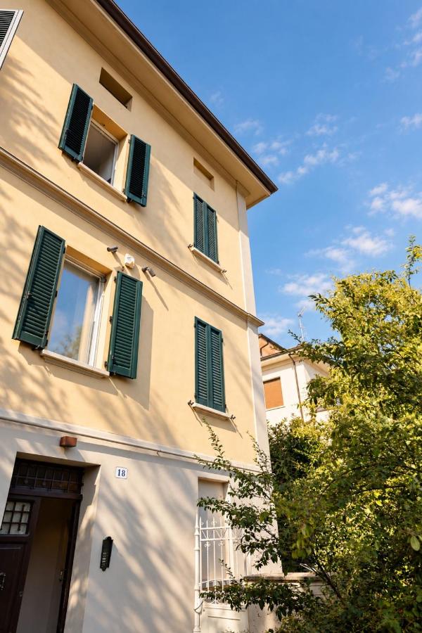 Attico in villa storica tra i colli e il centro, vicino ad Ospedale Rizzoli - B&B Bolonia