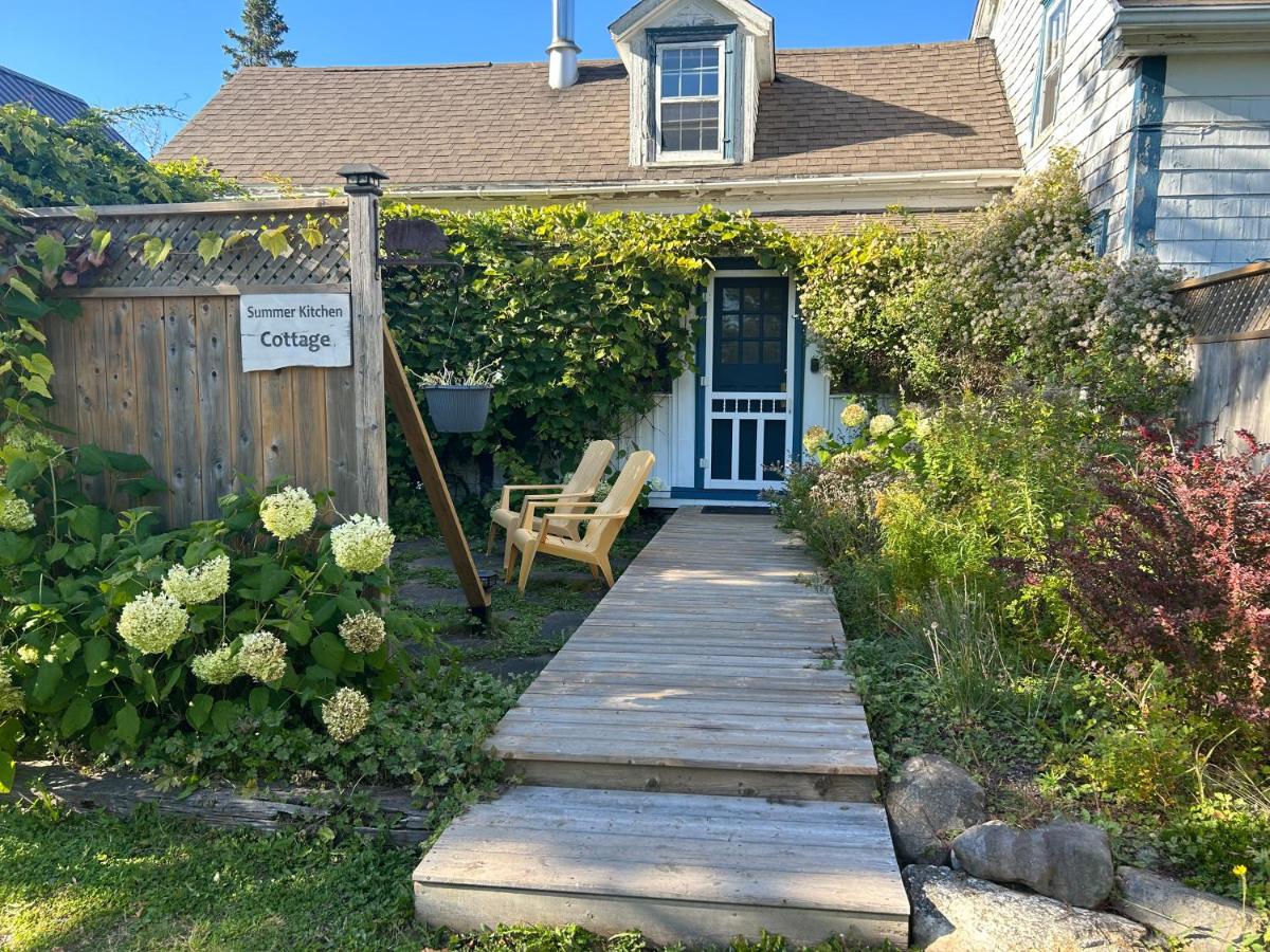 Quaco Cottages-The Shipbuilder's Summer Kitchen - B&B St. Martins