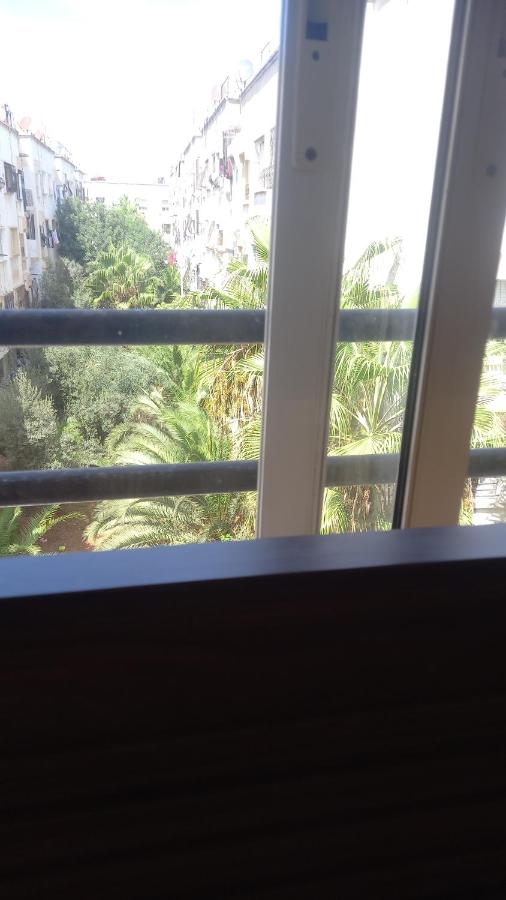 Appartement à peu près 10 mn de la plage et une demie heur verre le stade dhonneur - Chambres d'hôtes Casablanca