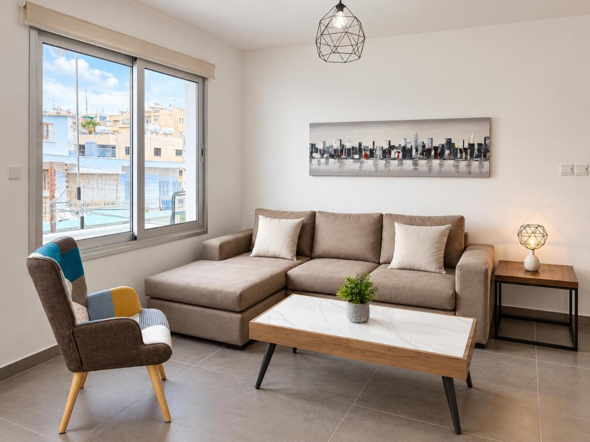 Fini 102 - B&B Larnaka