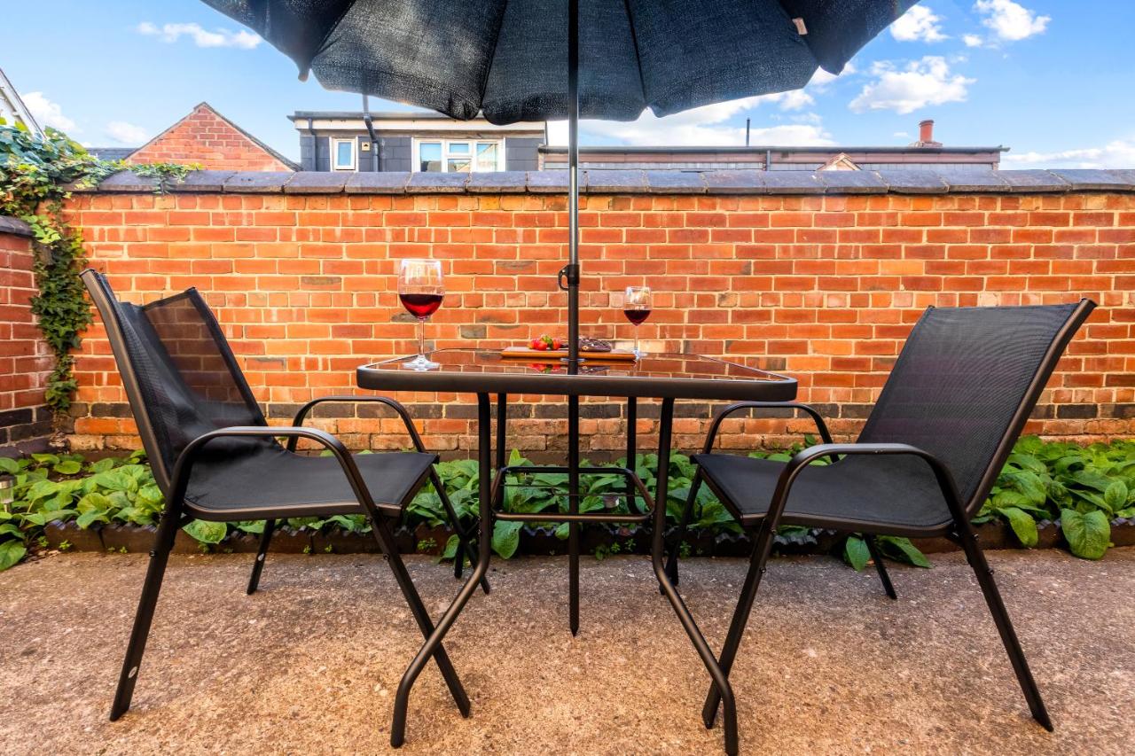 Stylish Garden Apartment 2 Beds 2 Baths with Free Parking - B&B Nottingham