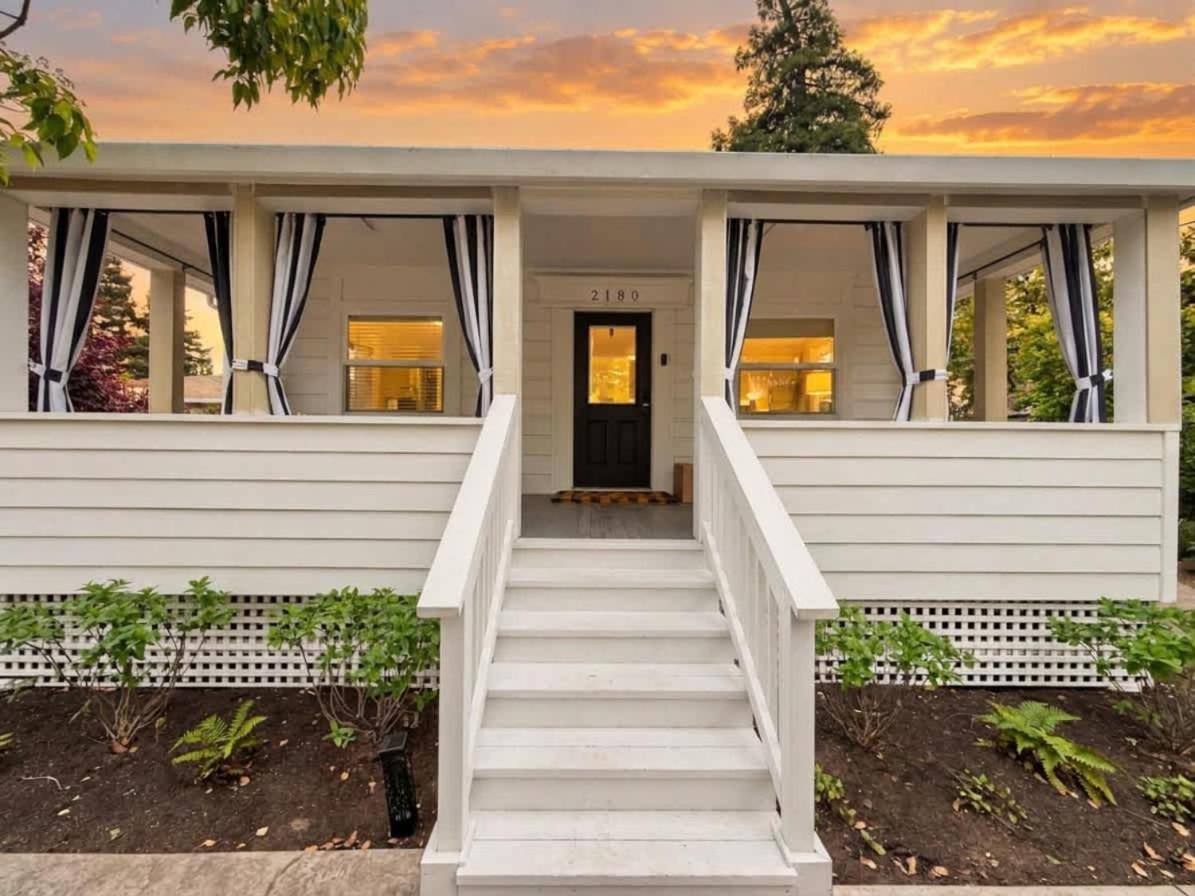 Stylish Central Napa Home with Serene Private Yard - Bed and Breakfast Napa