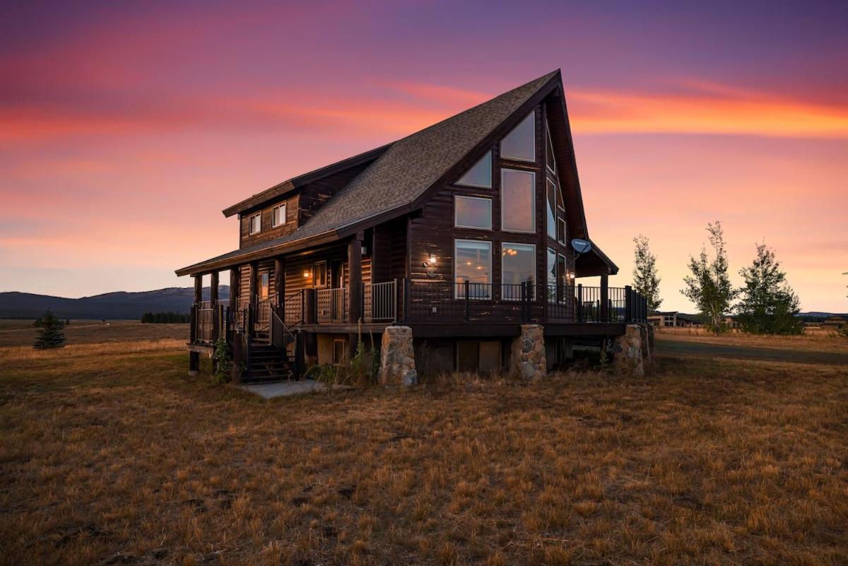 White Pine Lodge with Reservoir, fire pit, 35miYNP - Ferienwohnung Island Park