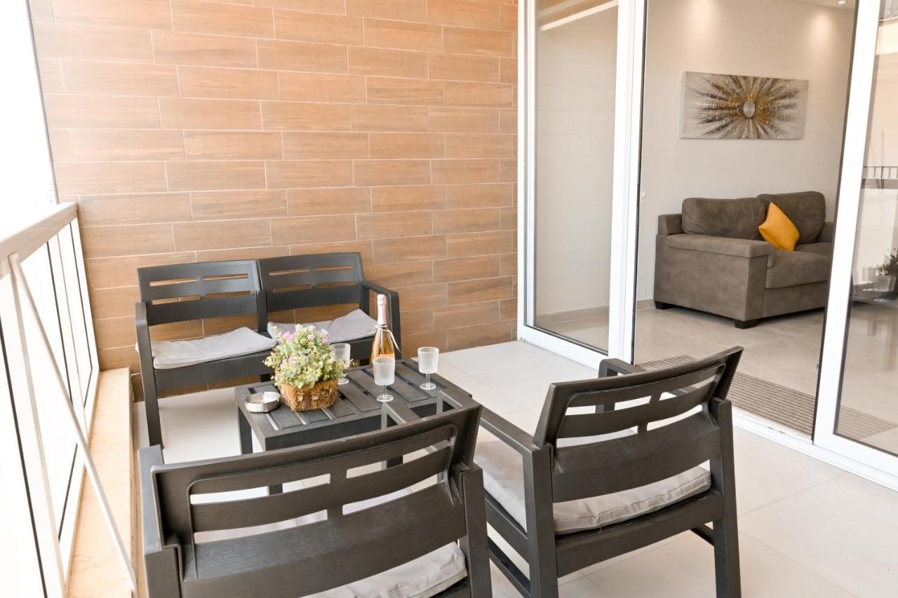 Comfort & Modern Sea-View 3 bdr Apart - Happy Rentals - Chambres d'hôtes San Pawl il-Bahar