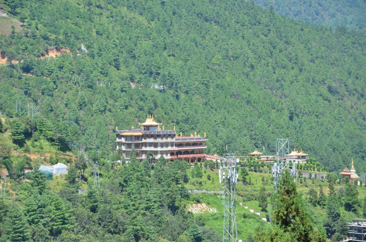 M C P Homestay - B&B Dirāng