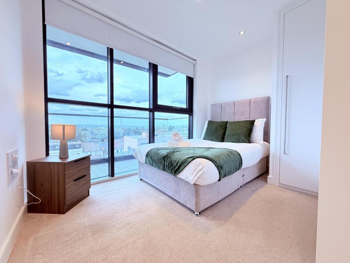 Walk to Wembley-Garage parking- pet friendly -3 min walk to underground - Chambres d'hôtes Londres