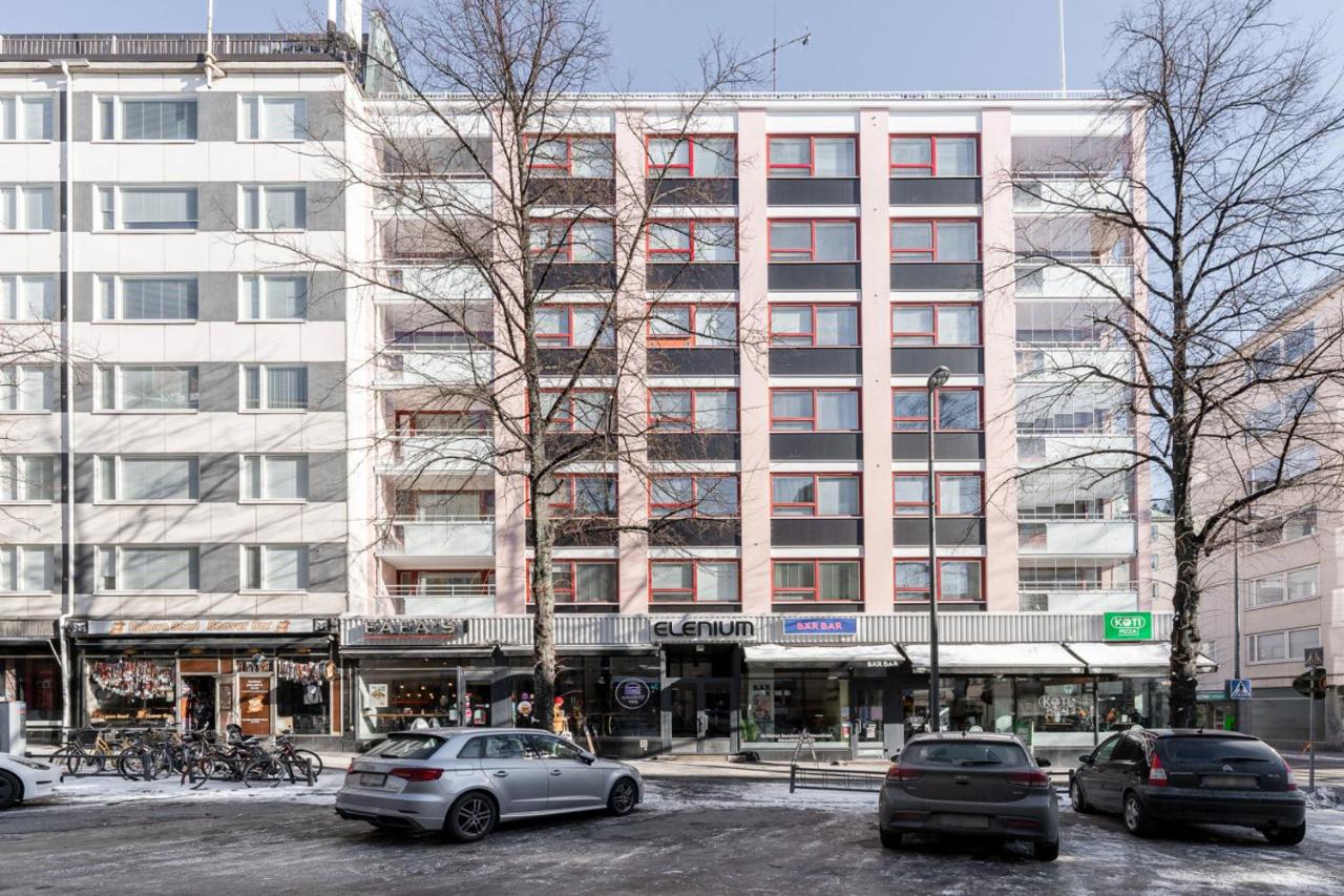 Spacious Downtown Apt with Balcony - Hosts 10 - Bed and Breakfast Tampere