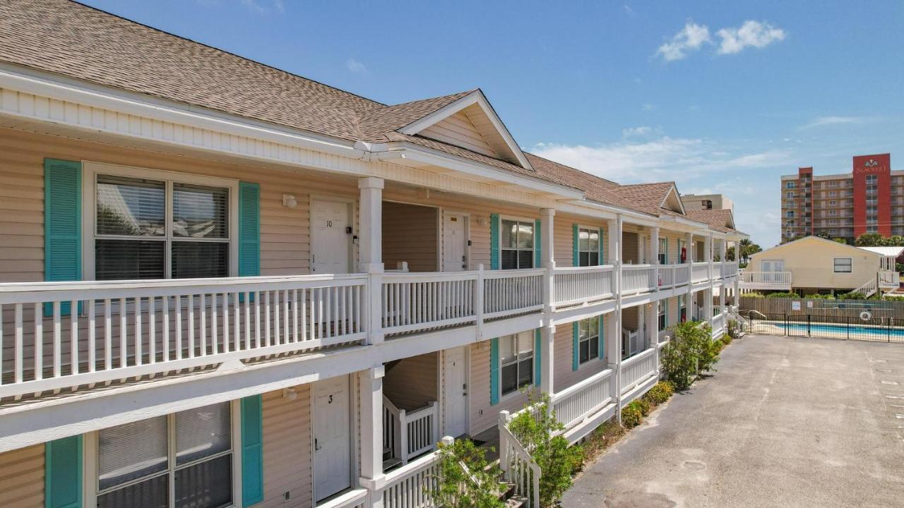 Walk to Beach-Sleeps 8-Pool-King Suite-Family Condo-Beach Chairs - B&B Gulf Shores