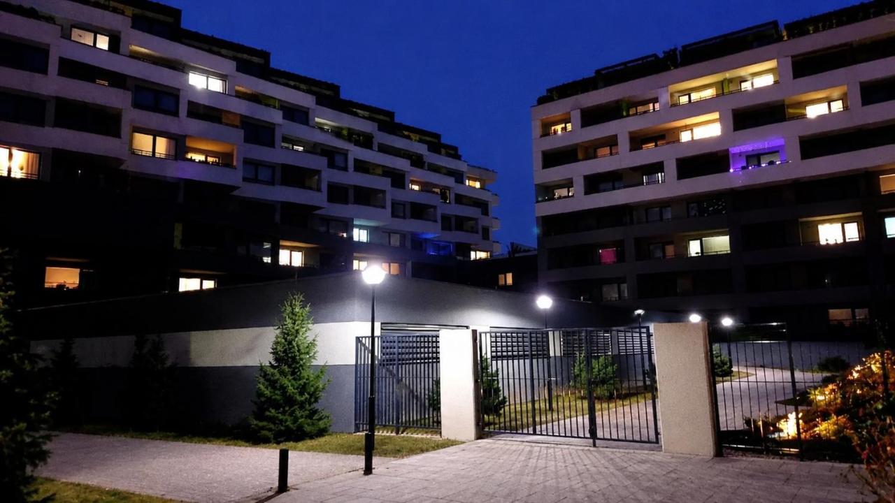 E3 Luxury OldTown Apt - Free Parking, Supermarket, PCscreen, Netflix, Unlimited Music, Aircon - B&B Košice