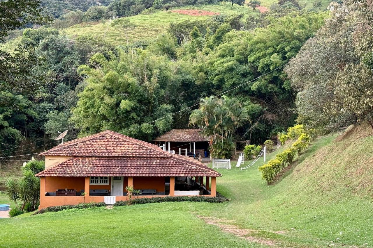Fazenda com cachoeira e piscina para 20 hóspedes - B&B Brumadinho