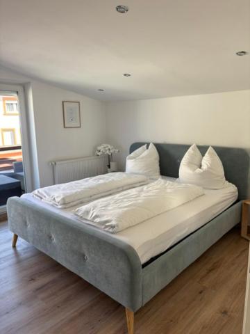Heuboden - Ferienwohnung in Heppenheim - Bed and Breakfast Heppenheim an der Bergstrasse