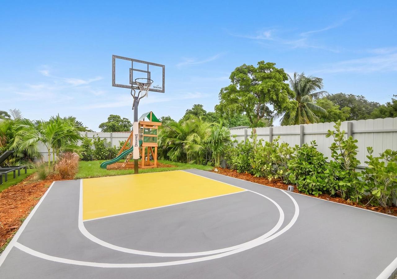 Family 5BR Miami Resort Pool, Sports & BBQ Oasis L04 - B&B Miami