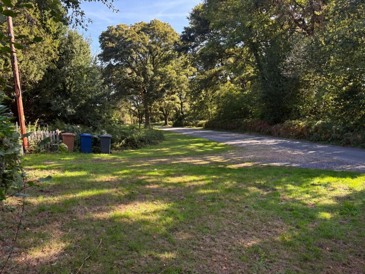 Two bed home with garden & parking in Bramley Surrey Hills - B&B Bramley