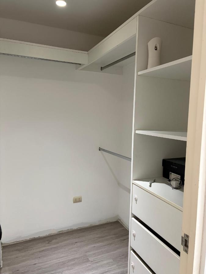 Amplio departamento con vista al parque San Isidro Lince - Chambres d'hôtes Lima